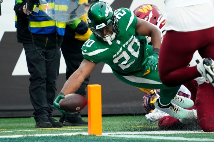 Jets' RB Breece Hall reaches the ball inside the [pylon for a TD vs. Washington
